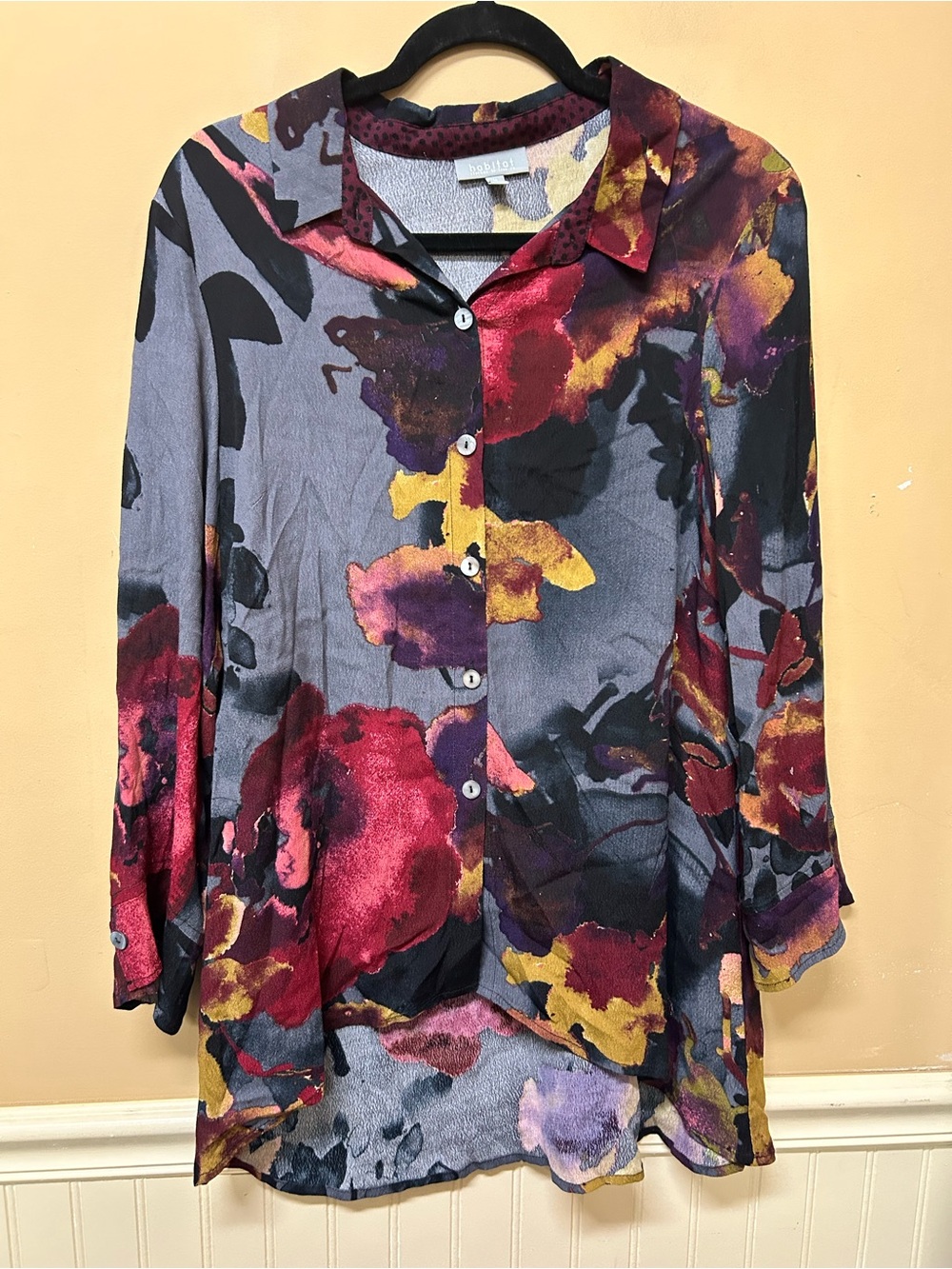 Habitat Dark Floral Tunic Button Up Size Medium